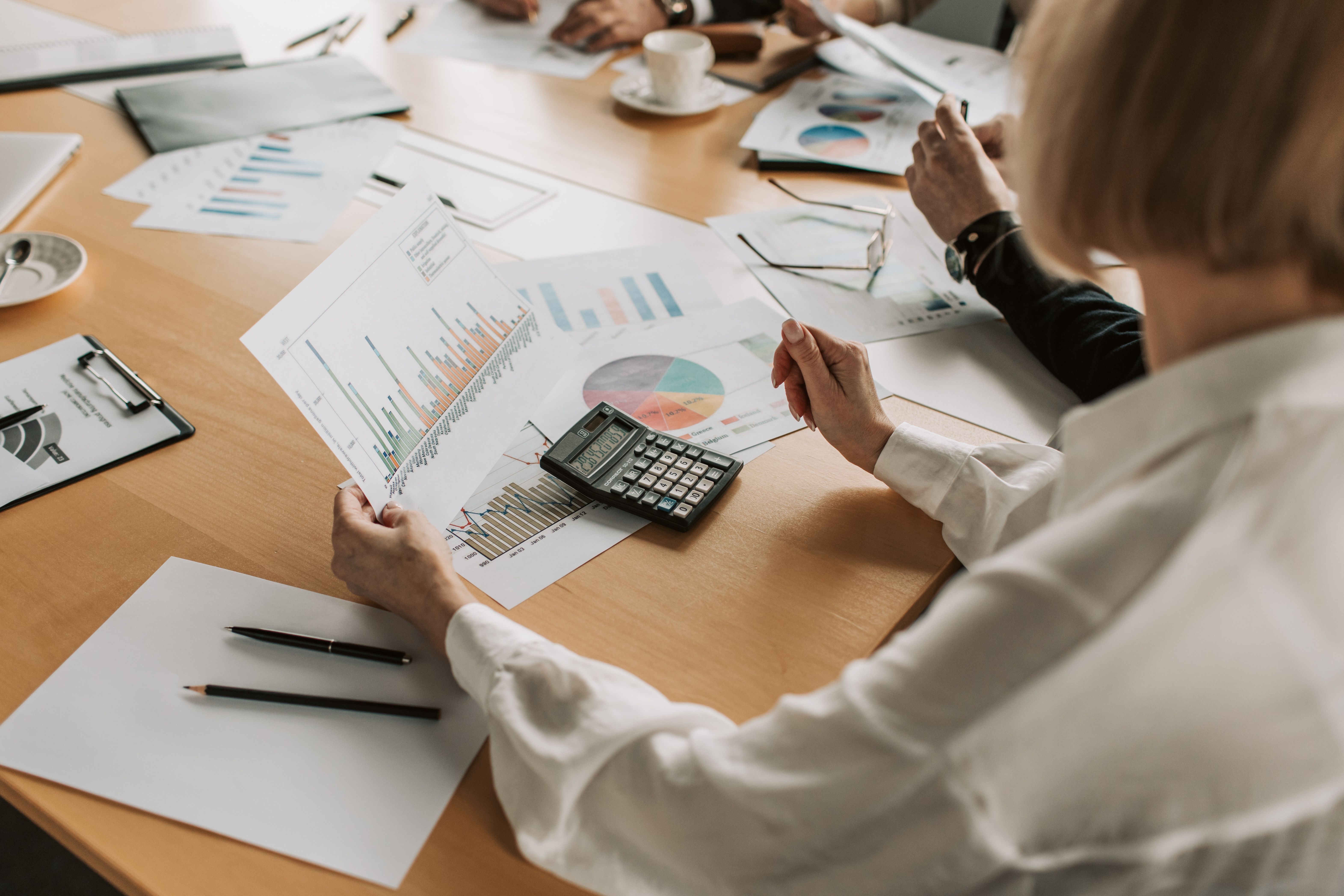 Cuánto cuesta una hora sin operar (y por qué es una decisión del CFO)