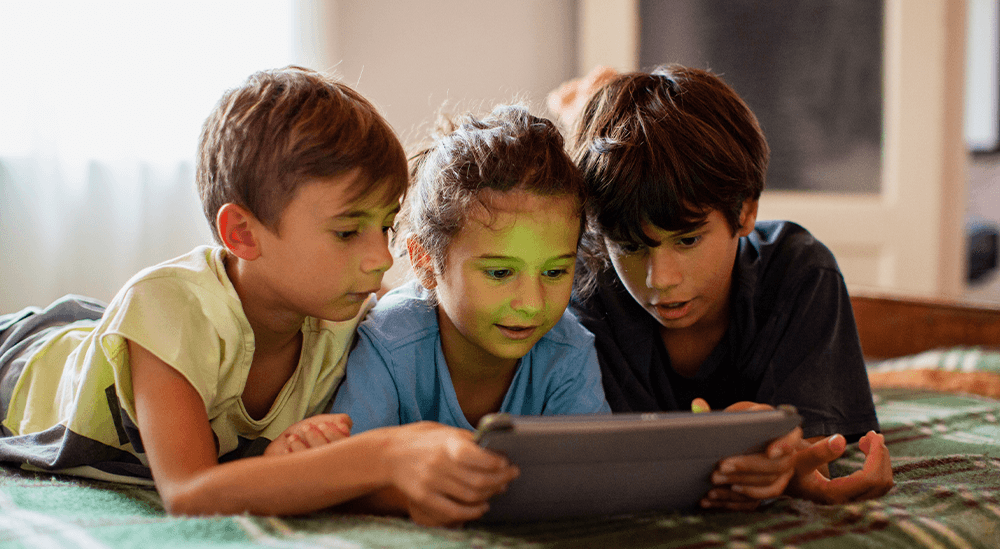 ¿Supervisión parental durante las vacaciones? Cómo cuidar las infancias durante el receso escolar 👦👧